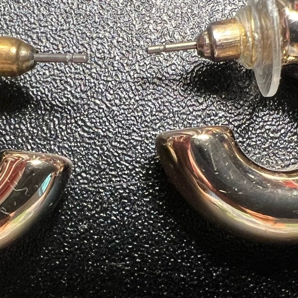 J CREW Chunky Small Gold Tone Preppy Post Back Earrings - Picture 4 of 7